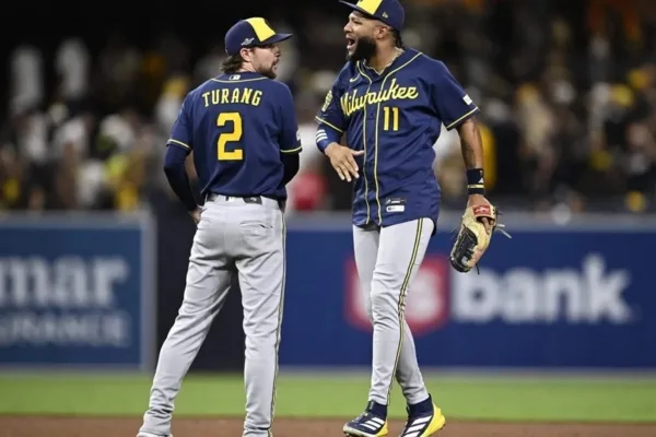 Dodgers y Cerveceros chocan con nóminas muy distintas