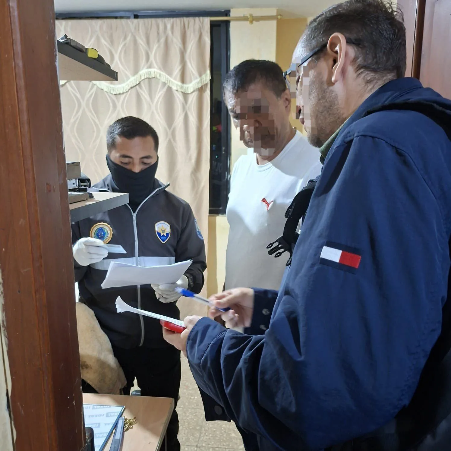 Fiscalía allana casa del alcalde de Playas por peculado