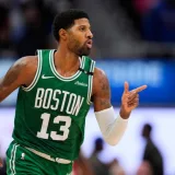 Paul George anota 38 en su estreno, pero Boston cae ante Detroit