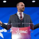 Juez del STF ordena la detención inmediata de Eduardo Bolsonaro