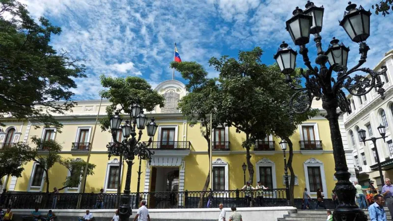 Caracas envía apoyo a Chile por aluviones en Las Condes