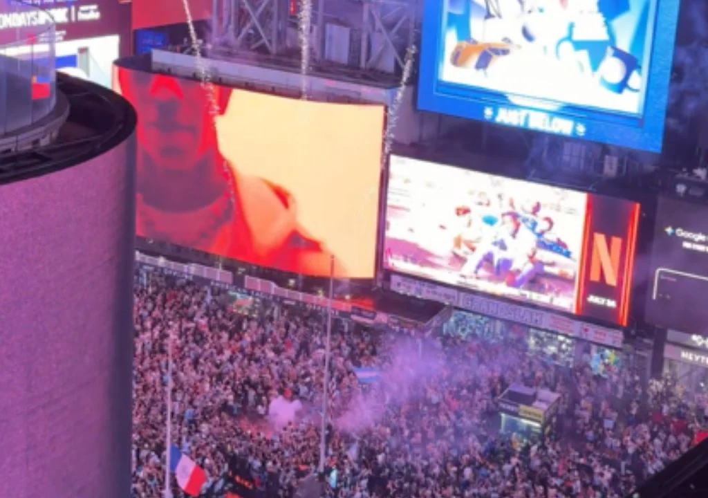 Hinchas argentinos llenan Times Square antes de la final