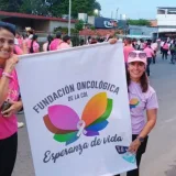 Fundación oncológica honró a Soraya Laguna en la Marea Rosa
