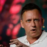 Peter Thiel suma US$6,5 millones a su inversión en Vista