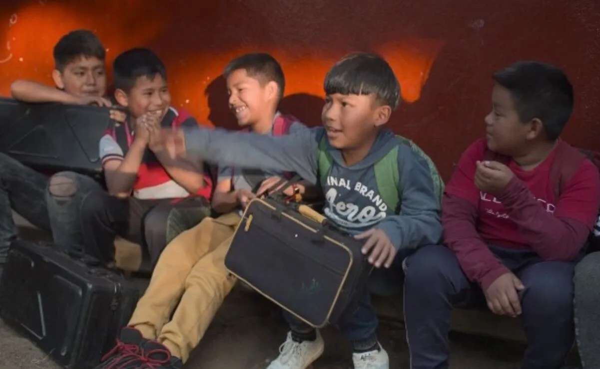 Procesión lleva al cine la creación musical de 100 niños
