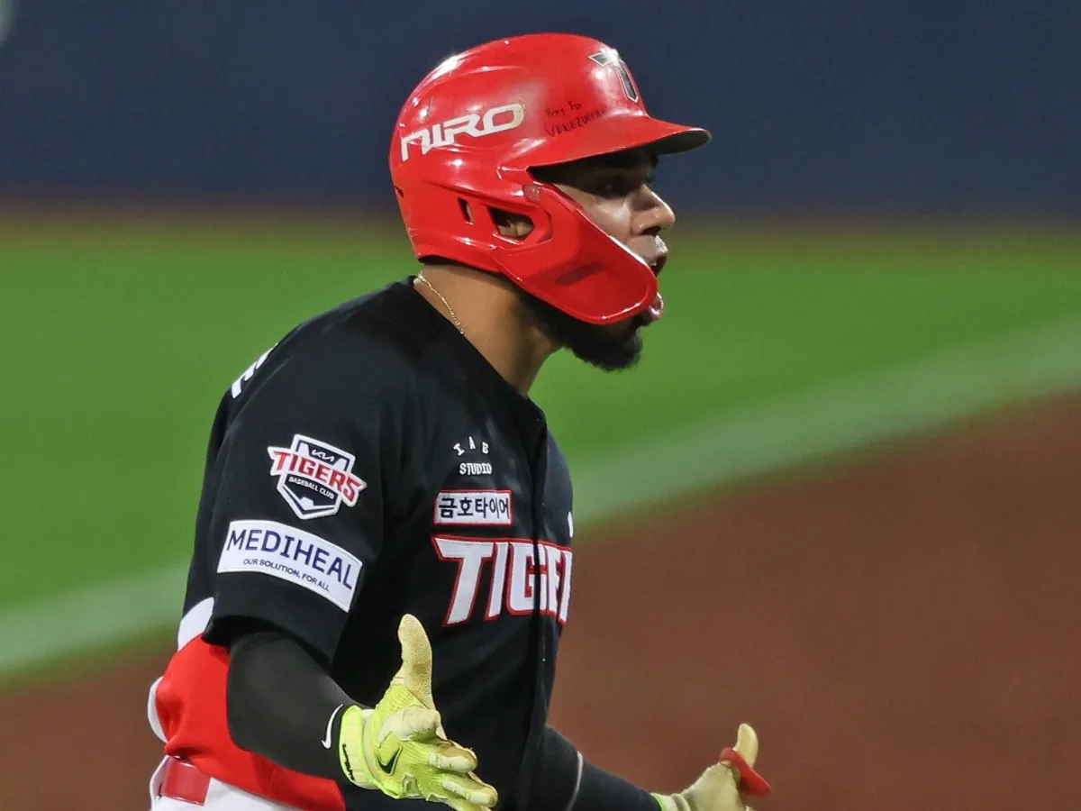 Harold Castro destaca en el playoff y Kia toma ventaja 1-0