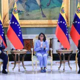Rodríguez firma acuerdos con GE Vernova para recuperar el sistema eléctrico