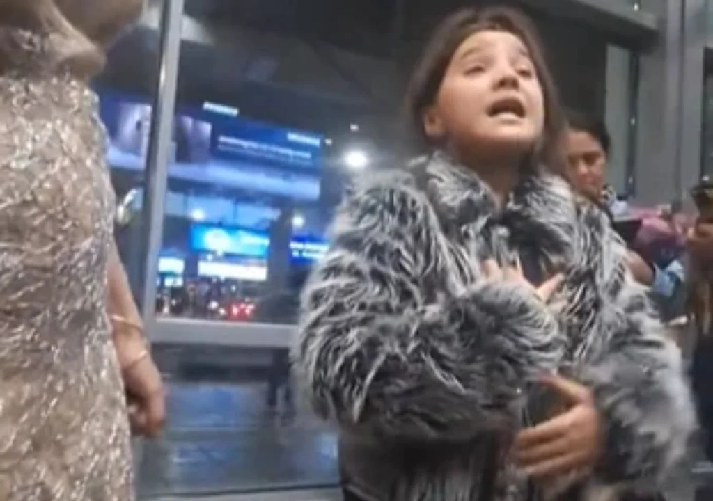 Niña venezolana canta a capela ante Gloria Trevi en Colombia