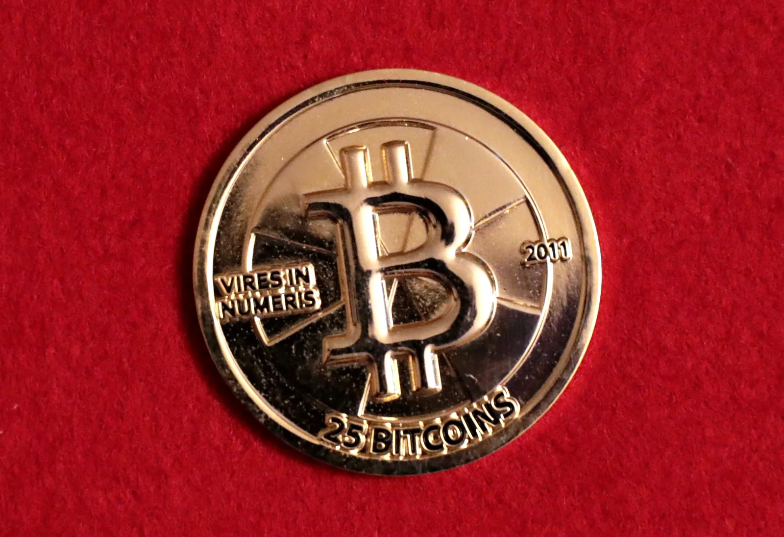 Bitcoin se debilita cerca de 63.000 dólares por ventas