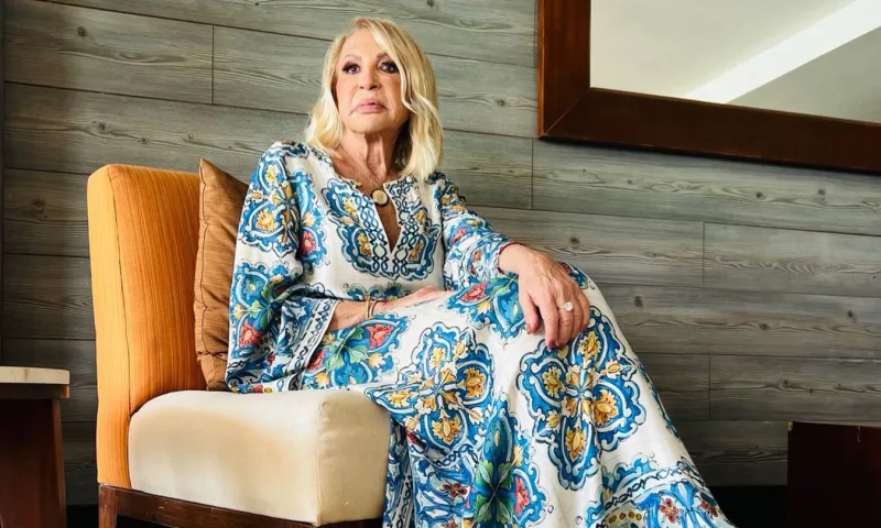 Laura Bozzo ingresada en Acapulco por parálisis intestinal