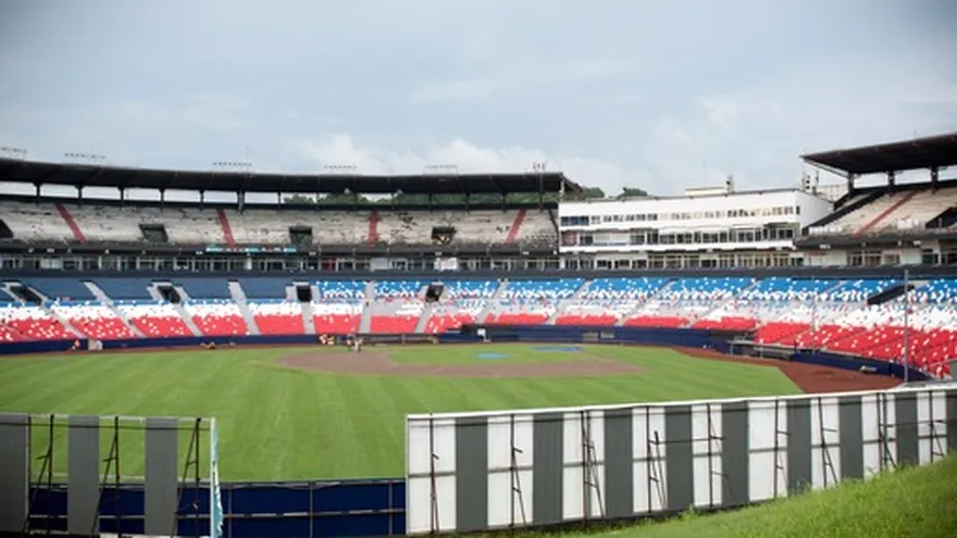 Huelga en el Rod Carew por salarios atrasados