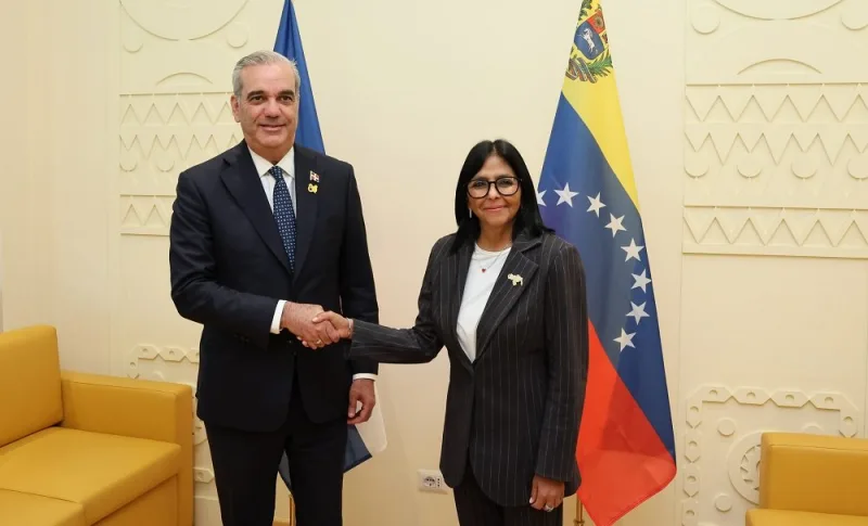 Delcy Rodríguez y Luis Abinader discuten energía y turismo en Roma