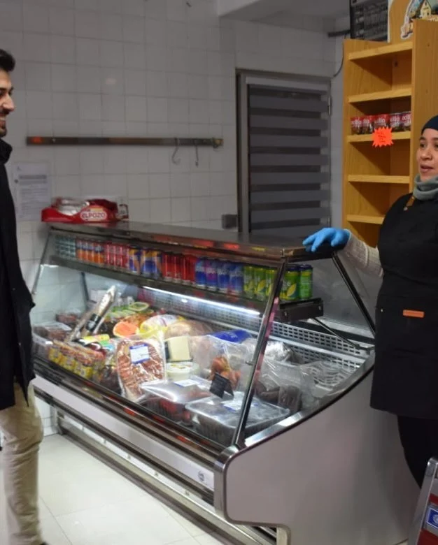 Venezolana reabre la única carnicería de Saelices, en Cuenca
