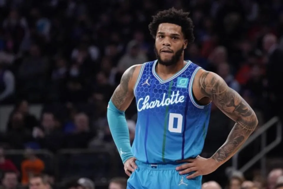 Hornets buscan cambiar a Miles Bridges tras recibir a Naz Reid