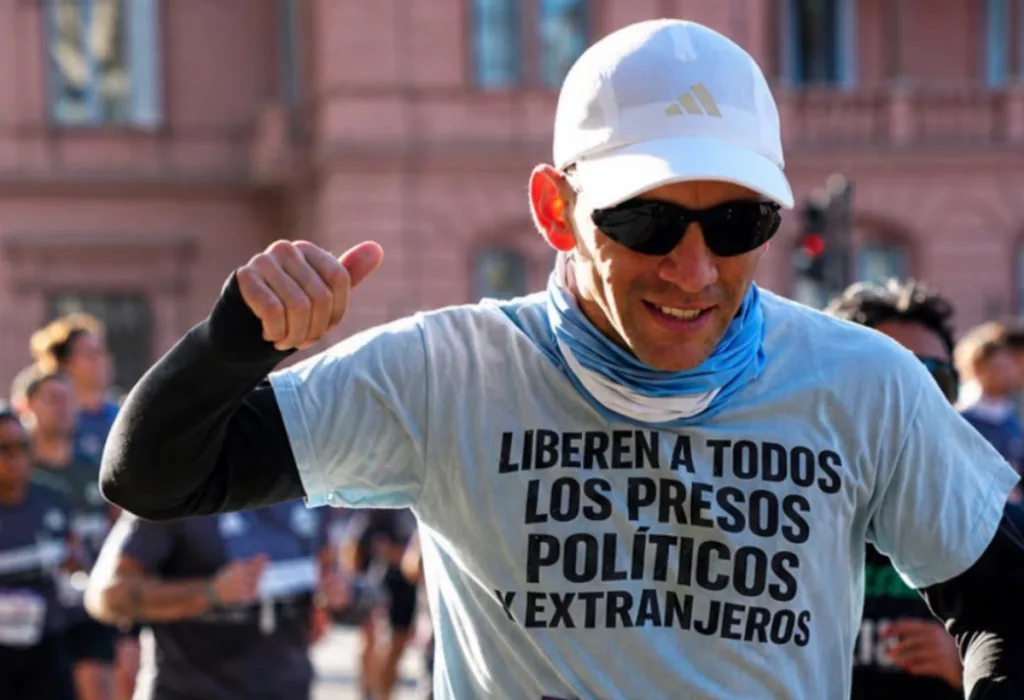Nahuel Gallo recorrió 60 km a Luján y pidió por presos