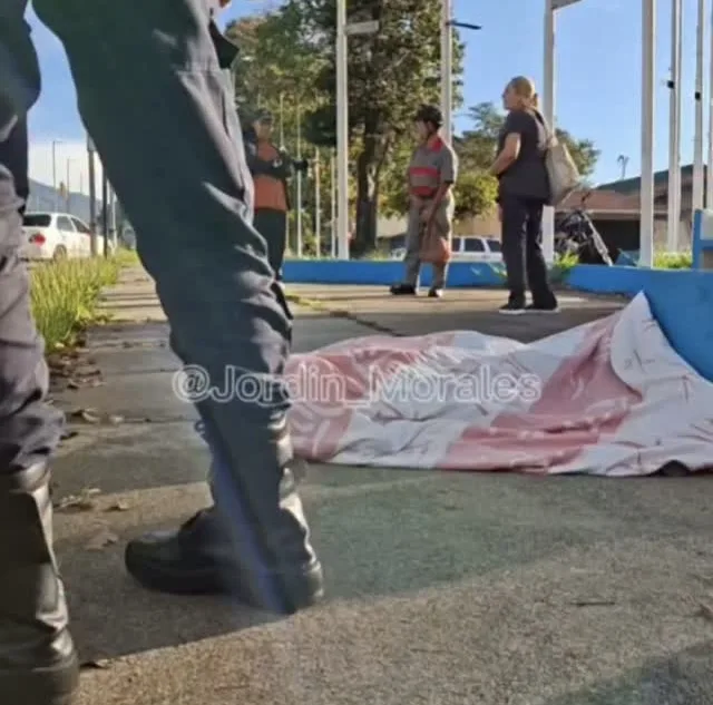 Investigan muerte de un hombre en parque de Mérida