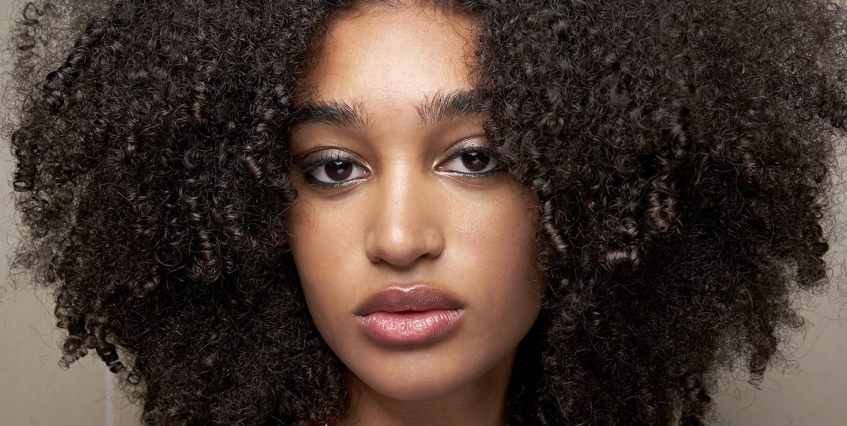 Los 17 mejores champús para cabello rizado