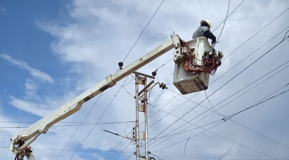 Corpoelec atiende fallas eléctricas en Paraguaná