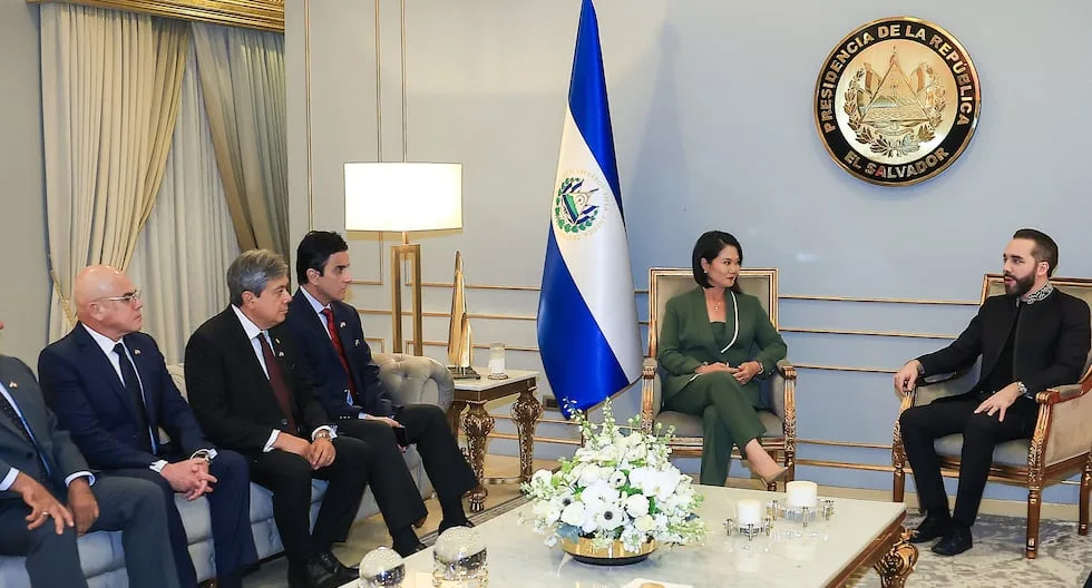 Keiko Fujimori lleva a Bukele una invitación para ir al Perú