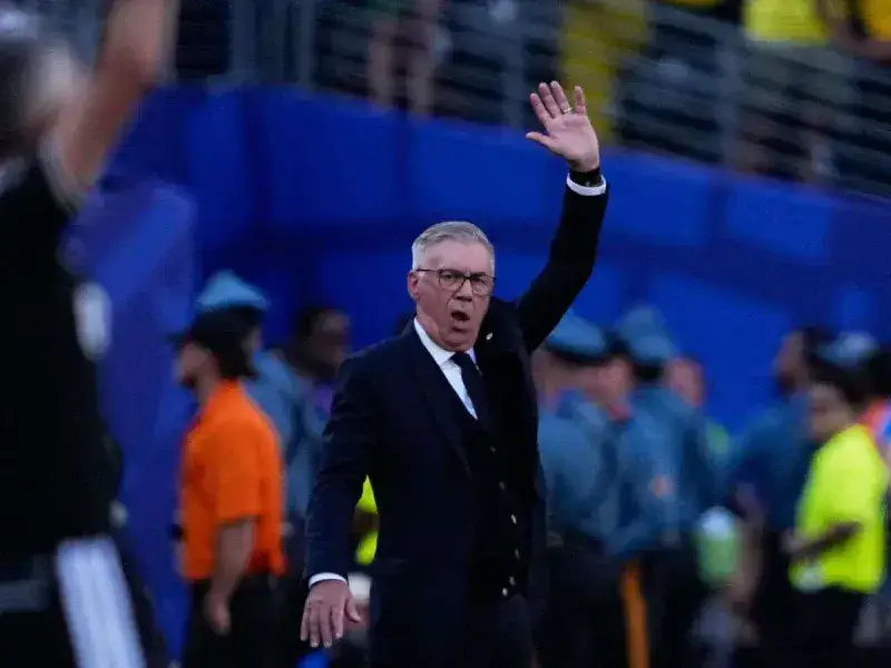 Brasil deja dudas en su debut y Ancelotti vuelve al espejo de Feola
