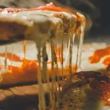Mutcha Pizza ofrece 3 pizzas por $229 en miércoles
