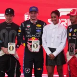 Verstappen se impone en la sprint de Singapur tras incidentes