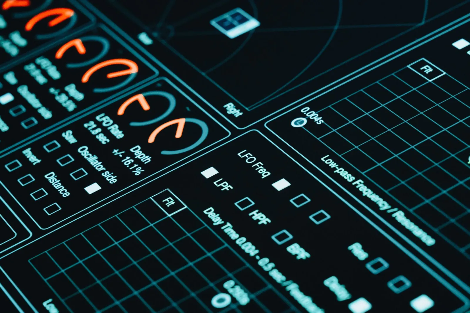 Primer plano de una interfaz digital que muestra gráficos futuristas y análisis de datos con poca iluminación.