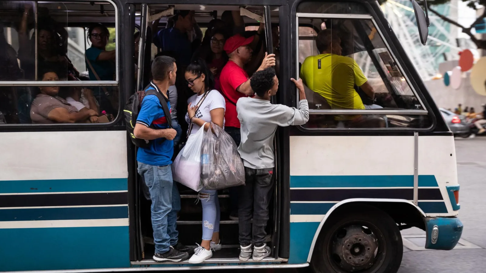 Transportistas proponen subir el pasaje urbano a 70 centavos
