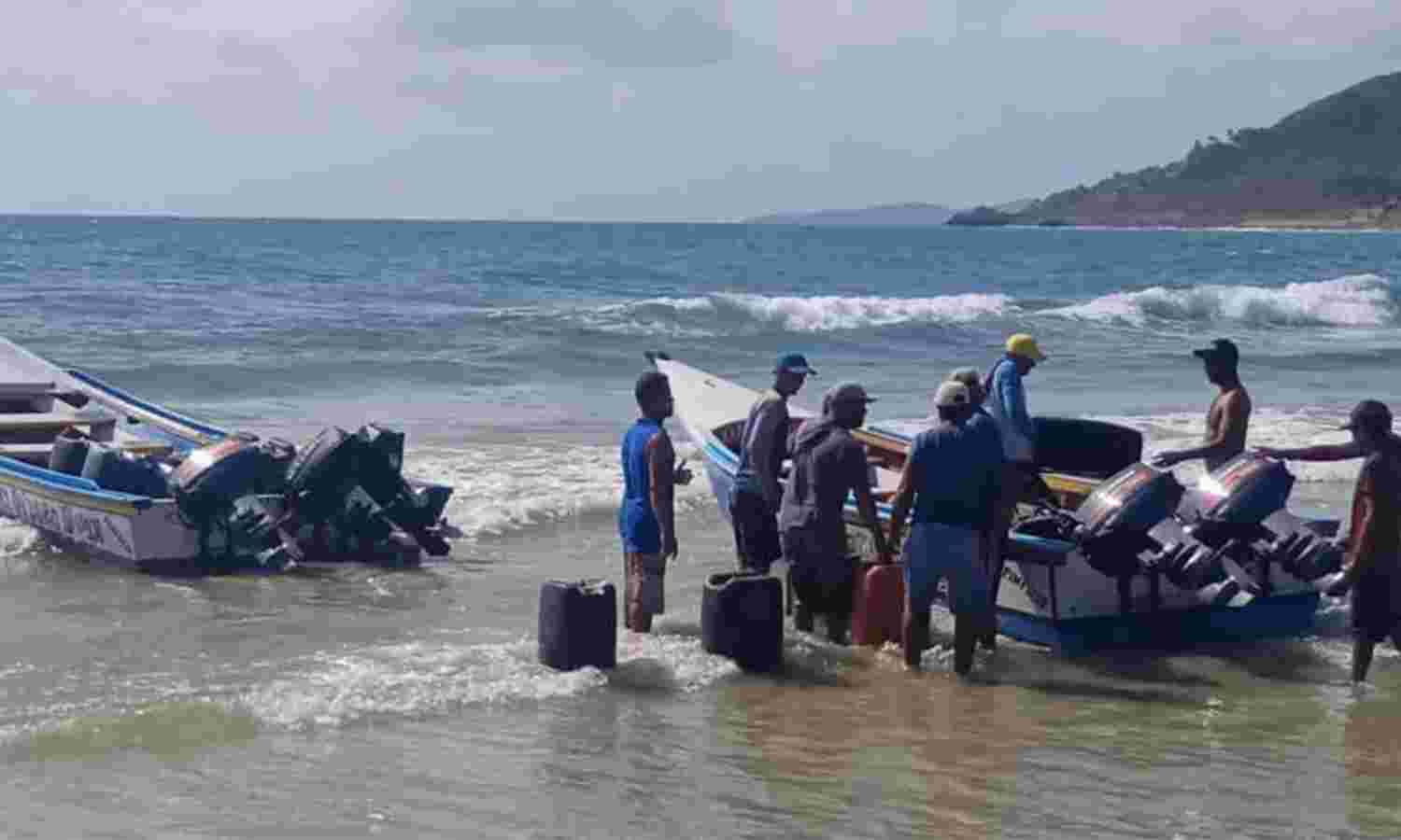 Naufragio en Los Frailes deja 1 pescador muerto y 3 desaparecidos