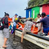 Turistas de Choroní regresan por cierre de carretera tras derrumbe