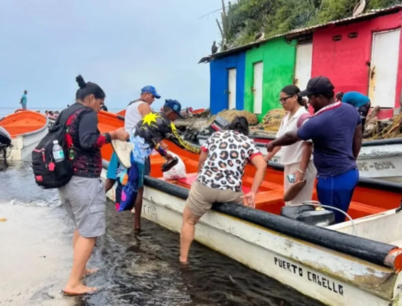 Turistas de Choroní regresan por cierre de carretera tras derrumbe