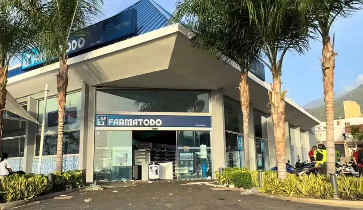 Farmacia saqueada en La Guaira se volvió refugio para rescatistas tras los sismos