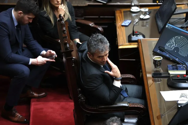 La caída contra el DNU 70 abrió grietas en la oposición