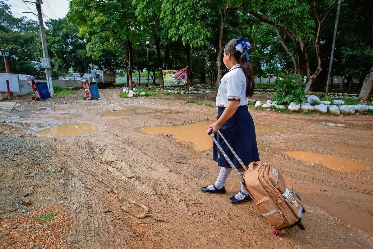 Calor y fenómenos extremos frenan la escuela en México