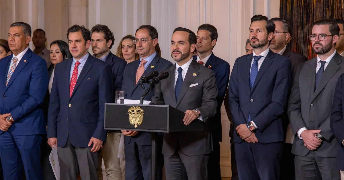 De la Espriella cambia su gabinete y crecen las dudas