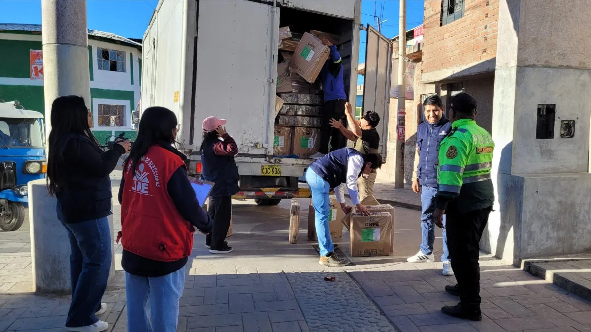Más de 3.000 fiscalizadores vigilarán comicios locales en Perú