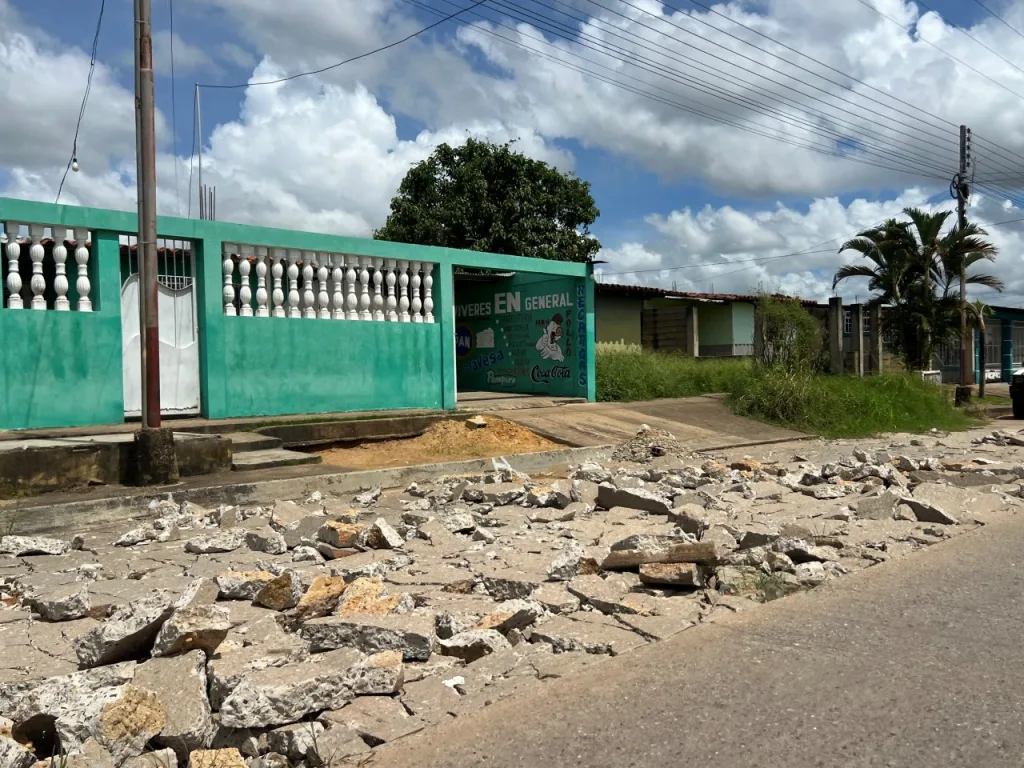 Vecinos de Paramaconi exigen terminar pavimentación en Maturín