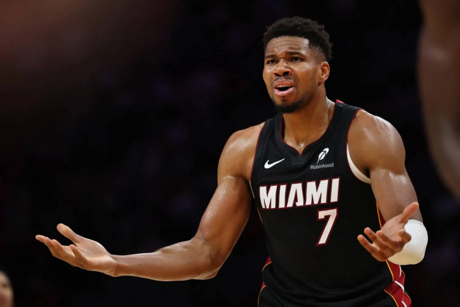 Giannis Antetokounmpo aborda el 0-4 de Miami y pide reaccionar