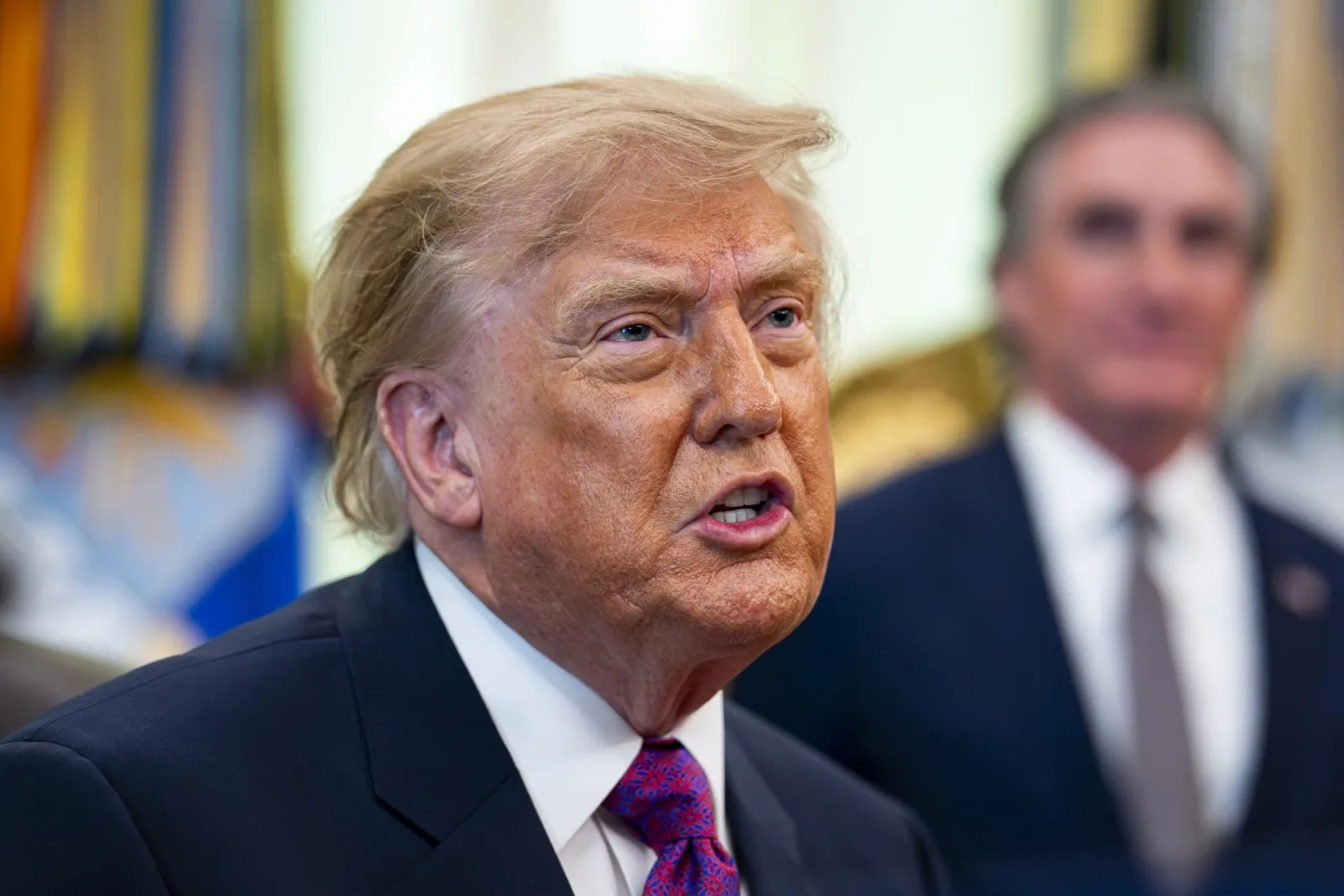 Demócratas piden a Trump preservar sus chats sobre Venezuela