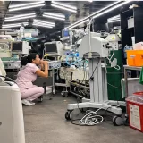 Barbería móvil se convierte en sala de neonatos tras terremoto