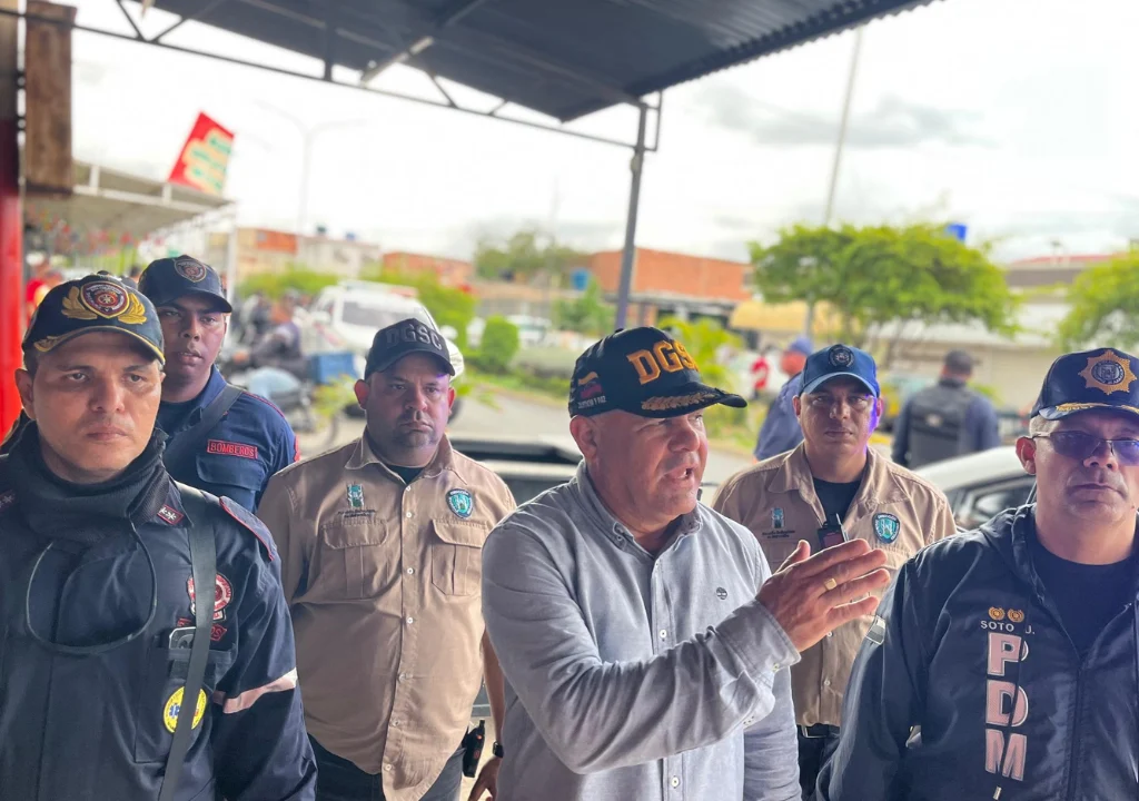 Retiran a un grupo en Delicias tras quejas vecinales