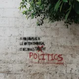 Comentario político en las calles de Gemmayze, al este de Beirut, Líbano.