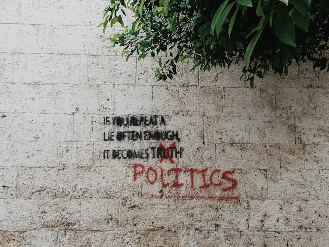 Comentario político en las calles de Gemmayze, al este de Beirut, Líbano.