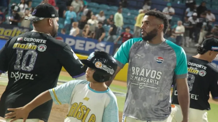 Bravos completa la barrida ante Tiburones con triunfo 10-2