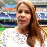 Mari Montes celebra un gesto para Maracaibo en Milwaukee