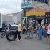 Más de 50 familias protestan en Lagunillas tras cuatro días sin luz