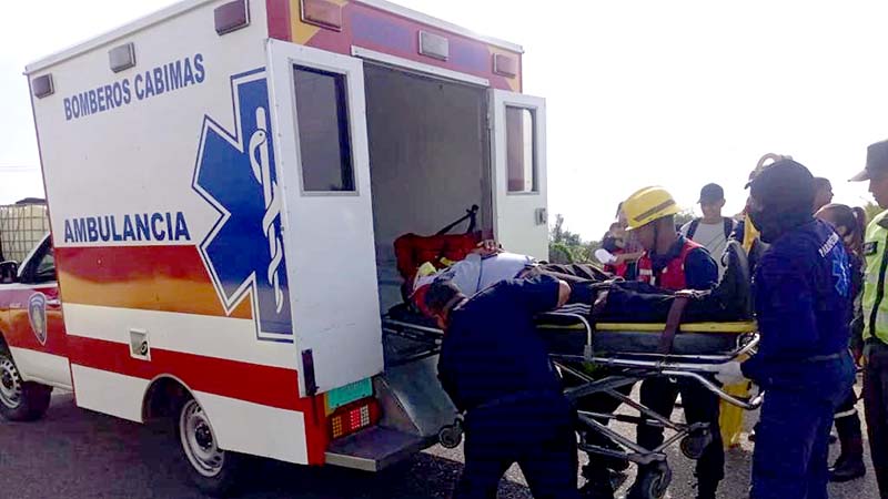 Dos heridos tras colisionar un camión en el Distribuidor San Benito