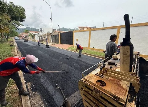 Avanzan trabajos de asfaltado en Prebo II, en Valencia