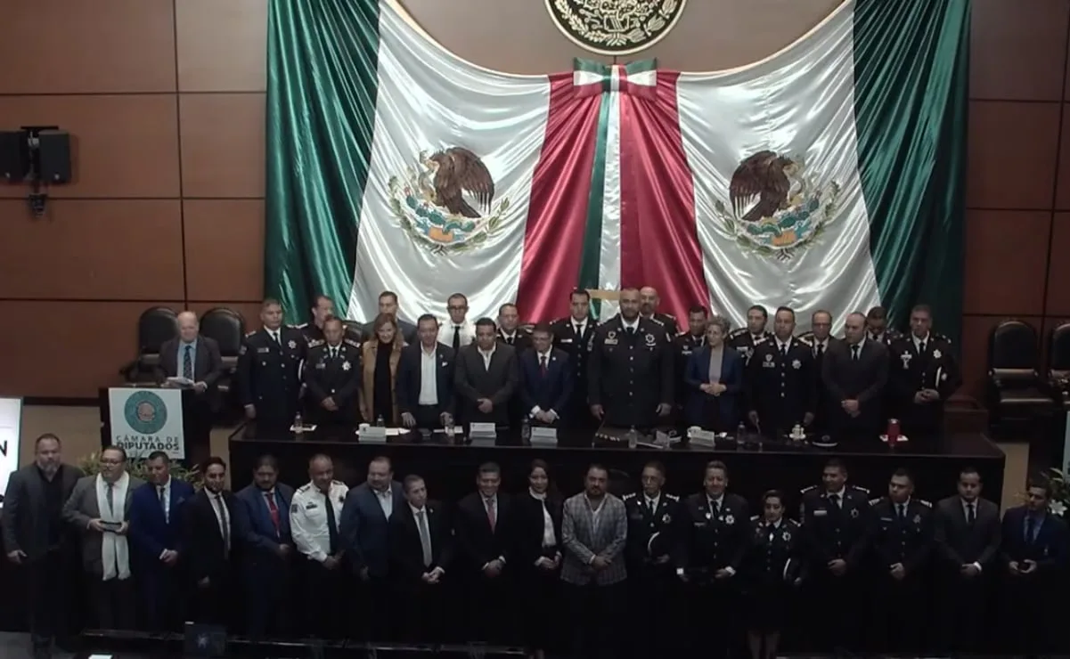 Condecoran en San Lázaro a policías y alcaldes en México