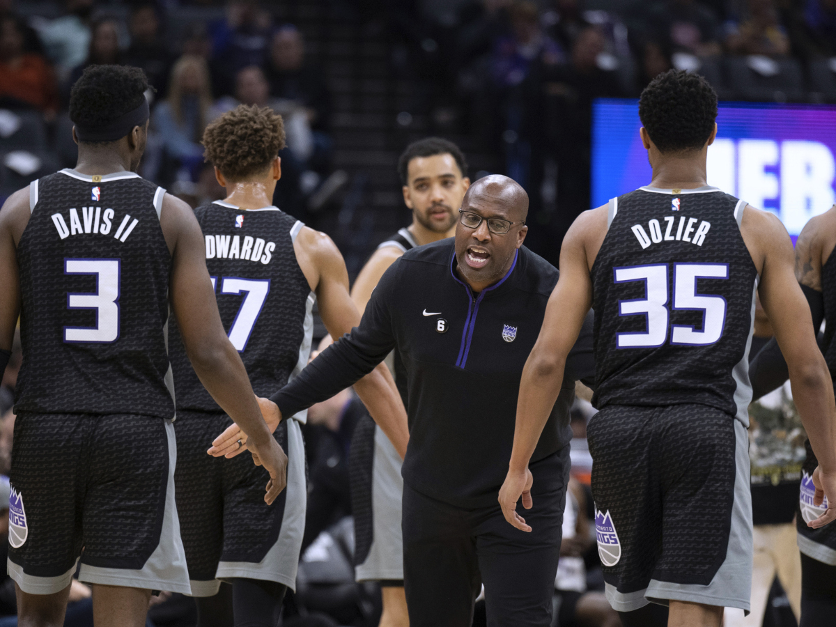 NBA nombra a Mike Brown Entrenador del Año